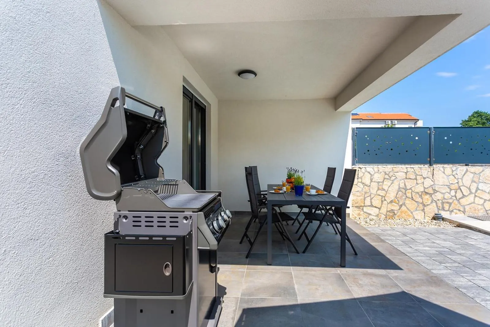 Villa Larus On Island Krk For 6 People With Sea View & Only 500 M From The Sea Malinska Kroatië