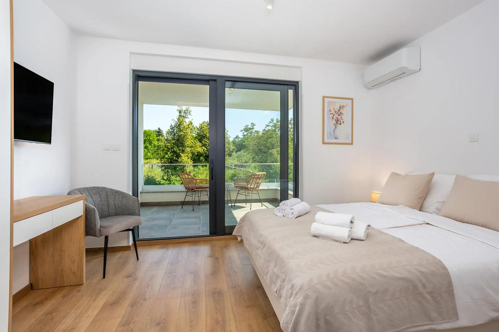 Villa Larus On Island Krk For 6 People With Sea View & Only 500 M From The Sea Malinska Croatia