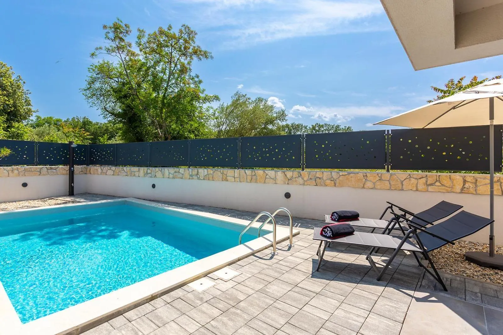 Villa Larus On Island Krk For 6 People With Sea View & Only 500 M From The Sea Malinska